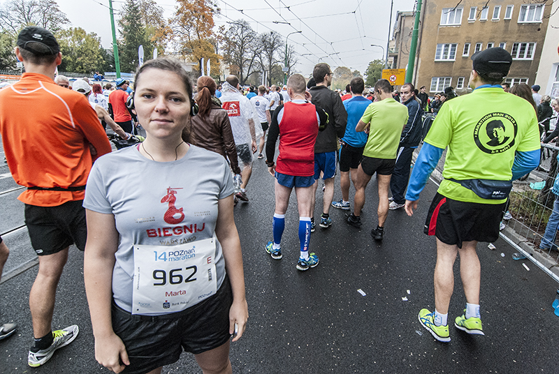 A photo of me at the starting line of the Poznań 2013 marathon. I'm wearing a grey running shirt with a 'Warsaw Run 10km' logo.